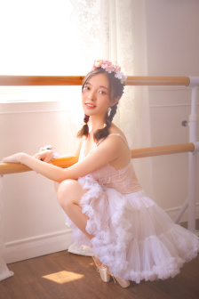 女教师潮喷弄出白浆免费